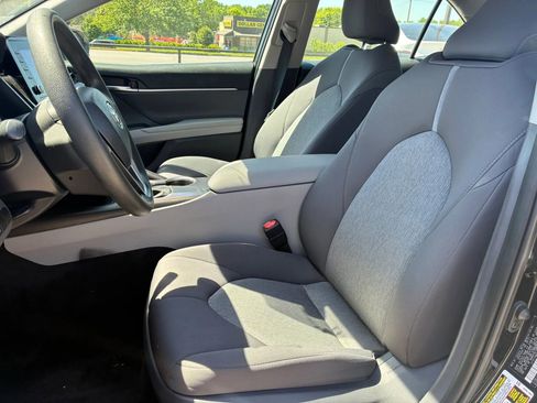 Used 2021 Toyota Camry LE FWD image 4