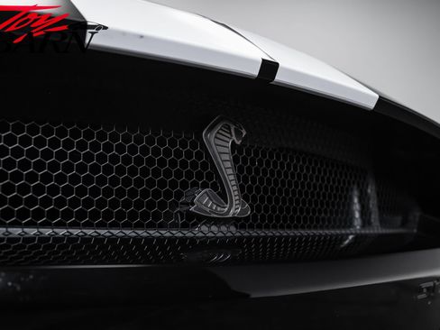 Used 2021 Ford Mustang Shelby GT500 w/ Technology Package RWD image 9