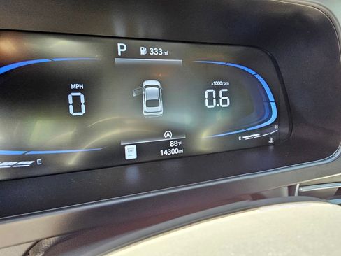 Certified 2025 Hyundai Elantra SE FWD image 28