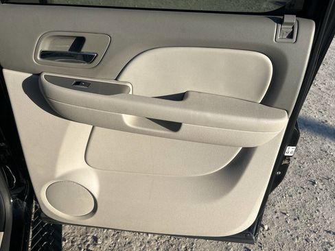 Used 2014 Chevrolet Suburban LT image 20