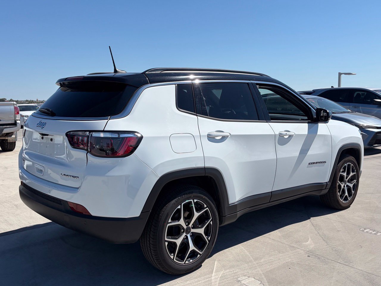Used 2025 Jeep Compass Limited AWD/4WD image 2