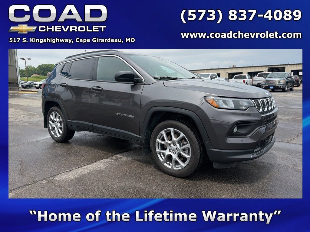 Used 2023 Jeep Compass Latitude AWD/4WD image 1