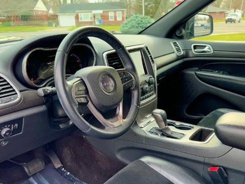 Used 2018 Jeep Grand Cherokee Altitude image 16