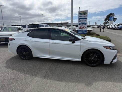 Used 2022 Toyota Camry XSE w/ Navigation Upgrade Package image 8