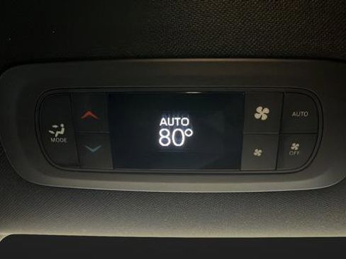 Used 2024 Chrysler Pacifica Touring FWD image 39
