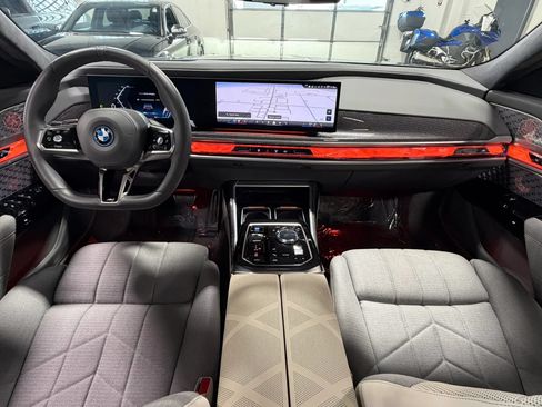 Used 2023 BMW i7 xDrive60 AWD/4WD image 2
