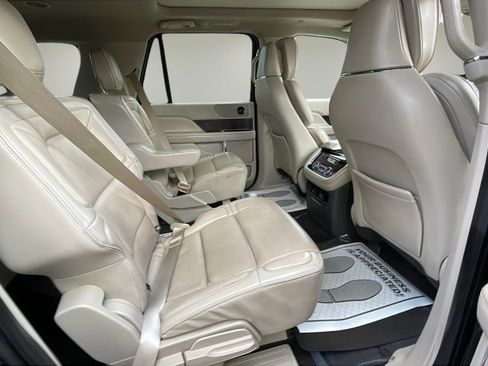 Used 2019 Lincoln Navigator L Reserve image 14