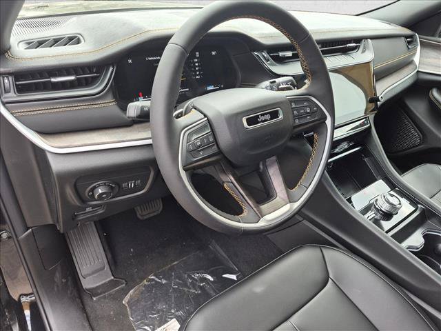New 2026 Jeep Grand Cherokee Limited AWD/4WD image 3