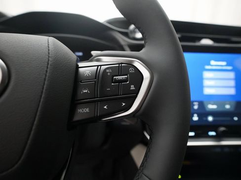 Used 2025 Lexus RZ 300e image 18