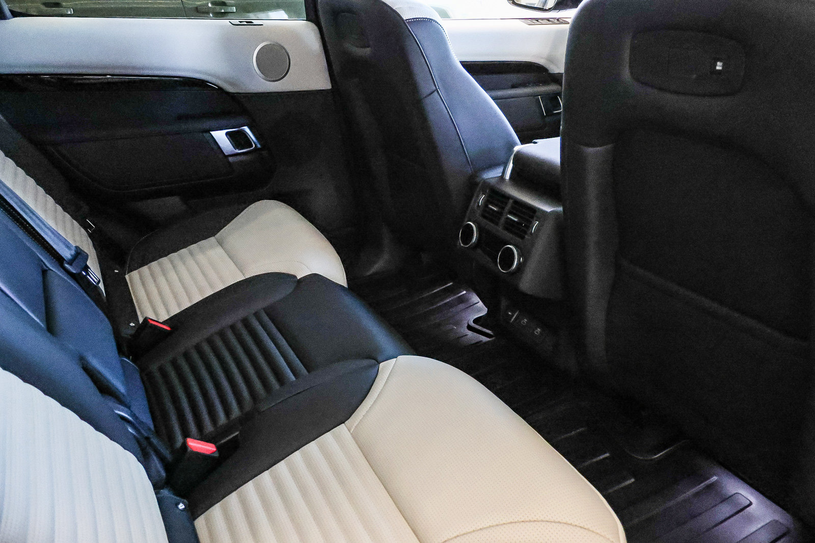 New 2026 Land Rover Discovery S AWD/4WD image 18