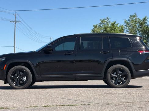 Used 2024 Jeep Grand Cherokee L Altitude AWD/4WD image 5