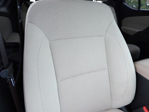 Used 2022 Chevrolet Traverse LS FWD image 25