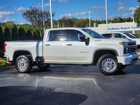 Used 2023 Chevrolet Silverado 2500 High Country image 3