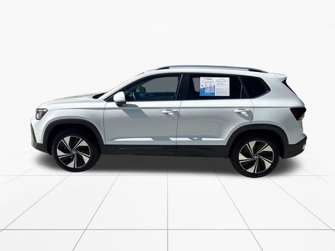 Used 2025 Volkswagen Taos SE AWD/4WD image 5