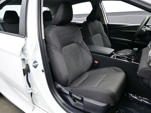 Used 2025 Toyota Camry LE image 13