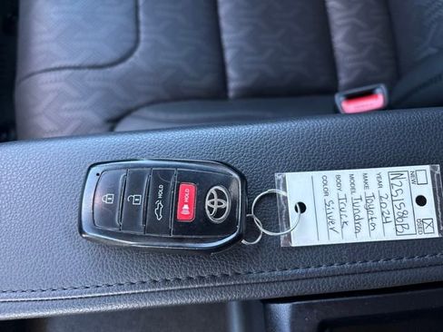 Used 2024 Toyota Tundra Limited image 22