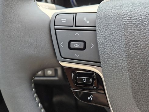 Used 2025 Toyota Camry LE image 16