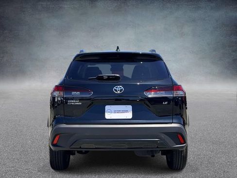 Used 2026 Toyota Corolla Cross LE FWD image 3