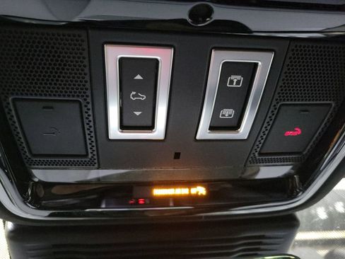 New 2026 Land Rover Range Rover Velar Dynamic SE image 21