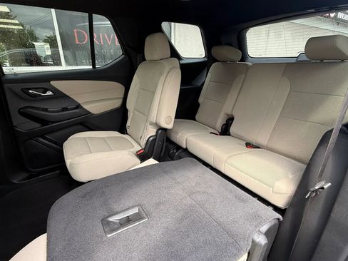 Used 2022 Chevrolet Traverse LT FWD image 12
