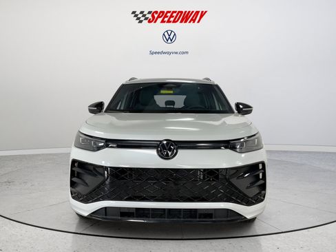 Used 2025 Volkswagen Tiguan SE R-Line AWD/4WD image 2