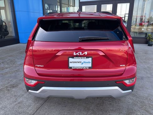 Used 2023 Kia Niro EX image 6