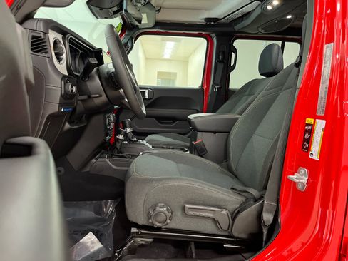 Used 2025 Jeep Wrangler Backcountry image 17