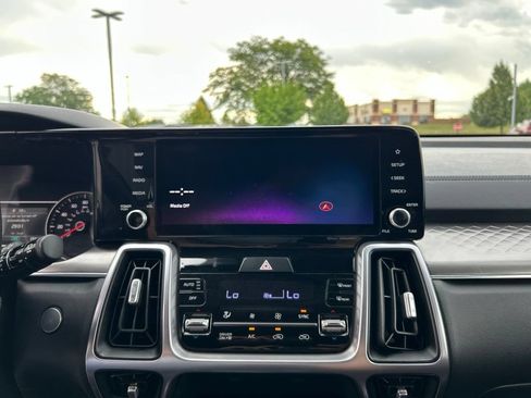 Certified 2023 Kia Sorento EX AWD/4WD image 21