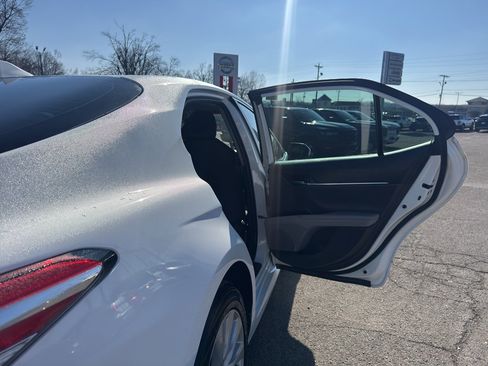 Used 2020 Toyota Camry LE image 21