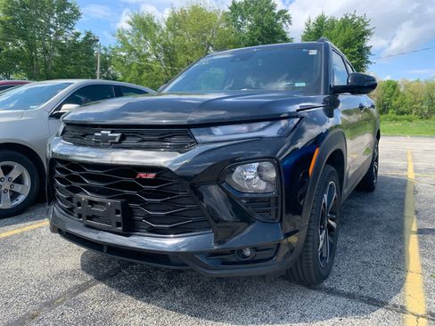 Used 2023 Chevrolet TrailBlazer RS w/ Convenience Package AWD/4WD image 2