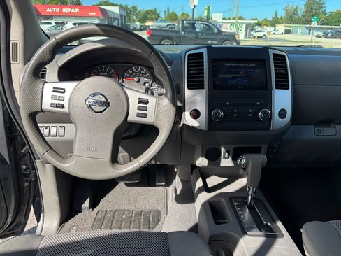 Used 2019 Nissan Frontier SV image 9