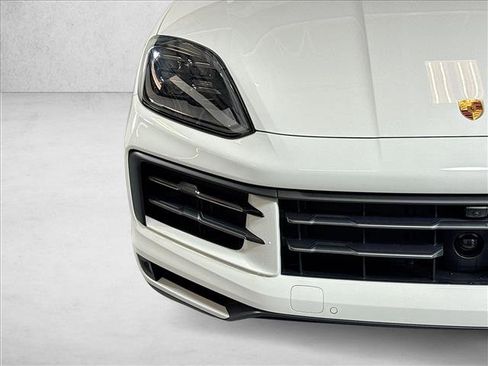 Used 2026 Porsche Cayenne AWD/4WD image 28