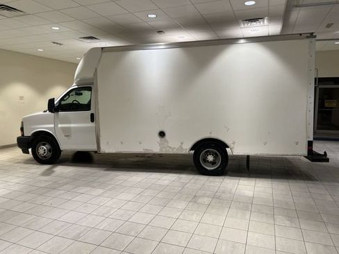 Used 2019 Chevrolet Express 3500 w/ Power Convenience Package RWD image 2