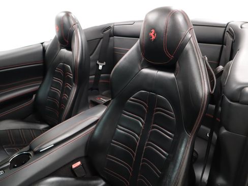 Used 2016 Ferrari California T RWD image 17