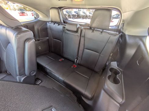 Used 2023 Toyota Highlander XLE image 19