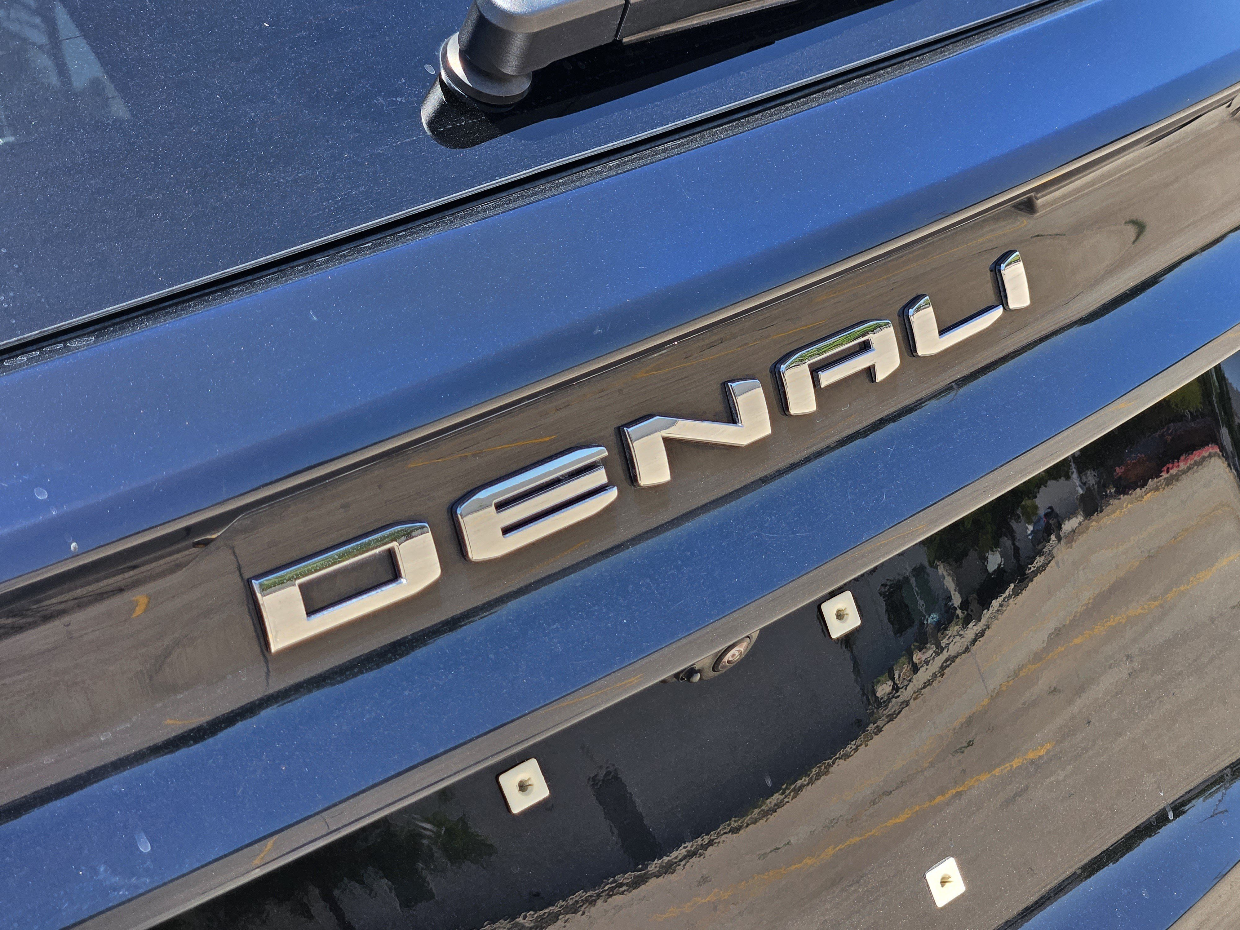 Used 2024 GMC Acadia Denali w/ LPO, Floor Liner Package FWD image 9