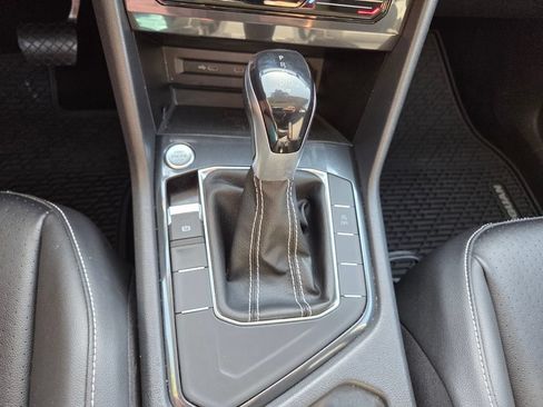 Used 2022 Volkswagen Tiguan SE FWD image 17