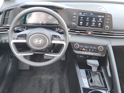Used 2025 Hyundai Elantra Hybrid FWD image 21