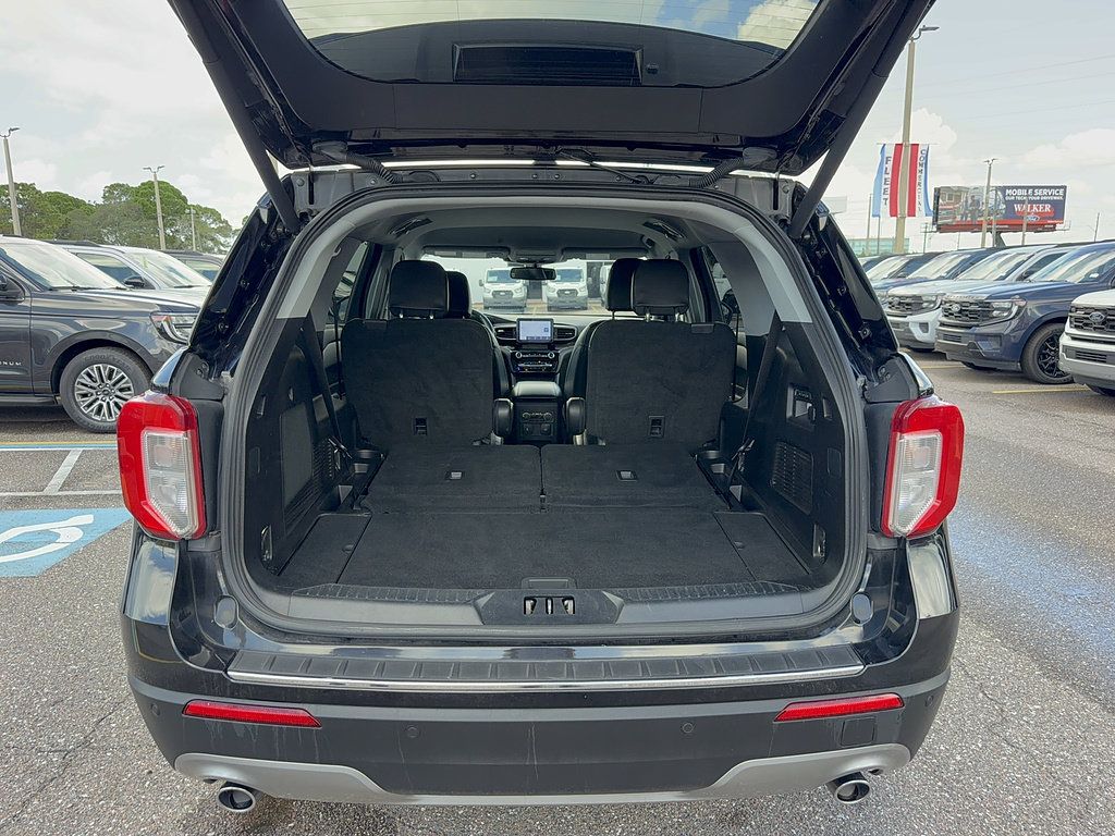 Used 2021 Ford Explorer Limited w/ Equipment Group 301A AWD/4WD image 8