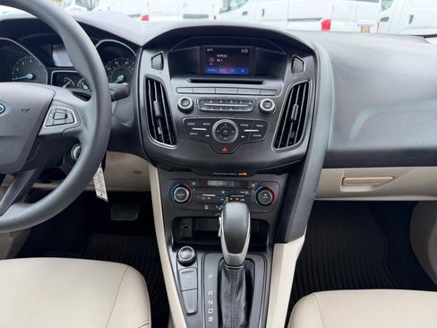 Used 2017 Ford Focus SE FWD image 25