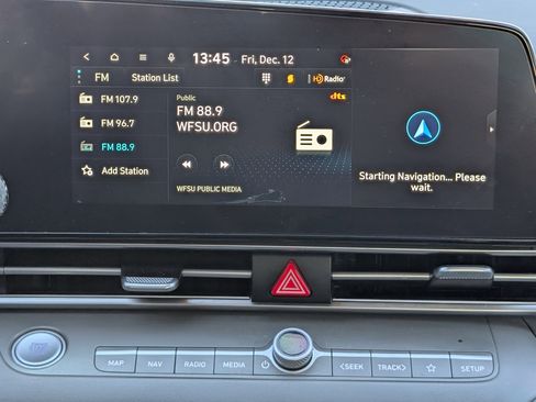 Used 2024 Hyundai Elantra SEL w/ Convenience Package image 16