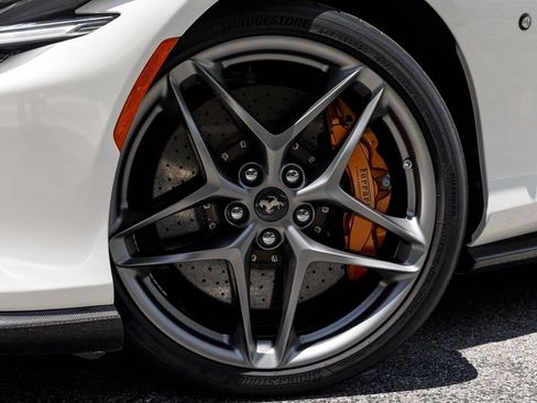 Used 2024 Ferrari Roma Spider RWD image 46