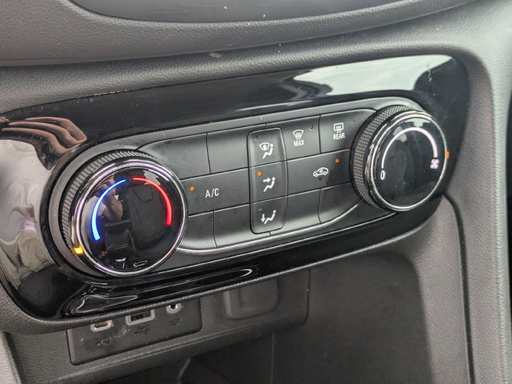 Used 2023 Buick Encore GX Preferred FWD image 24
