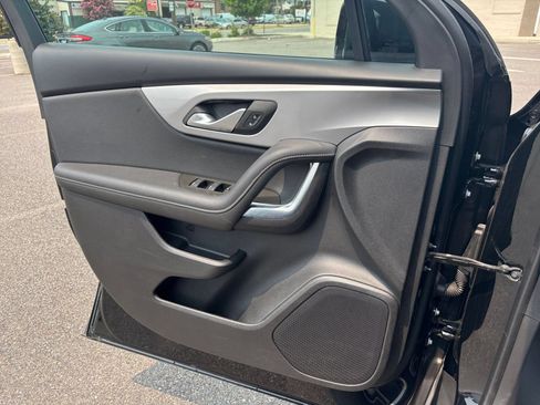 Used 2025 Chevrolet Blazer LT FWD image 18
