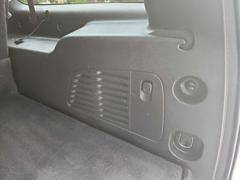 Used 2015 Chevrolet Suburban LT RWD image 29