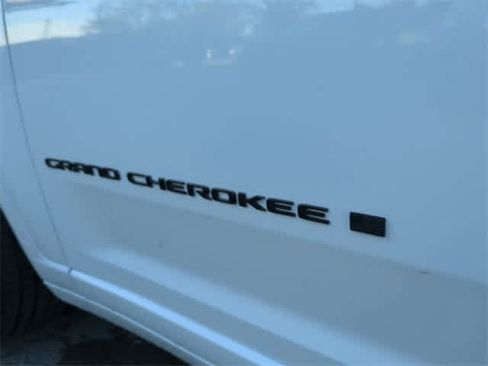 New 2025 Jeep Grand Cherokee Summit image 13