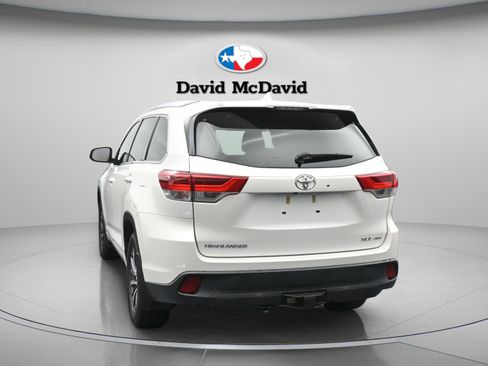 Used 2017 Toyota Highlander XLE AWD/4WD image 7