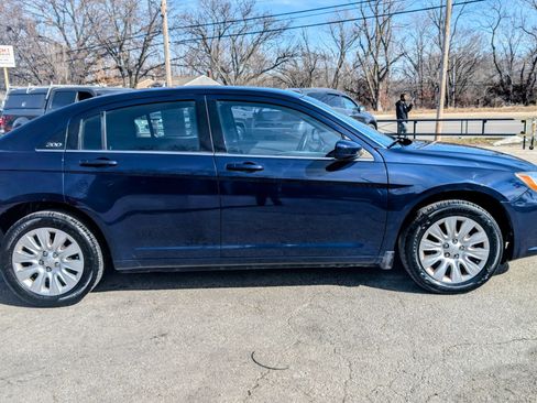 Used 2014 Chrysler 200 LX FWD image 4
