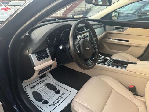 Used 2018 Jaguar XF Premium image 27