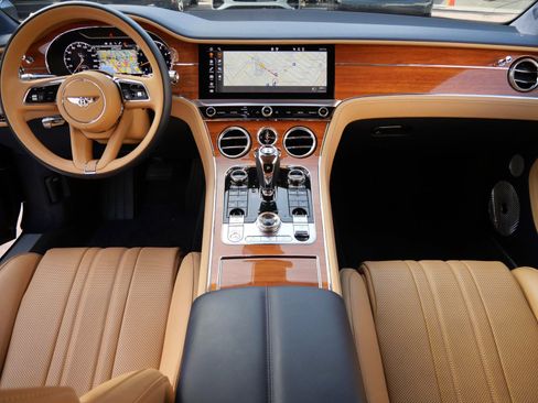 Used 2023 Bentley Continental GT V8 image 4